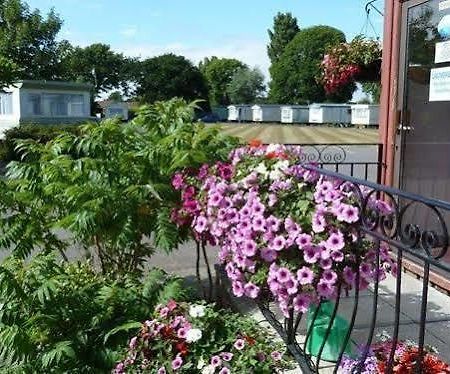 Copthorne Caravans Hotel Merston Exterior photo