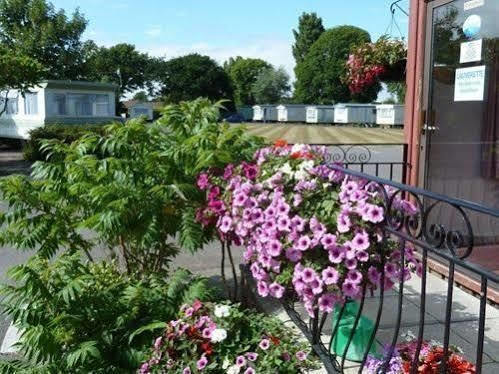 Copthorne Caravans Hotel Merston Exterior photo