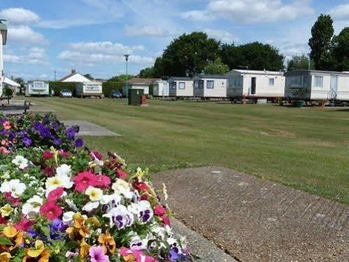 Copthorne Caravans Hotel Merston Exterior photo