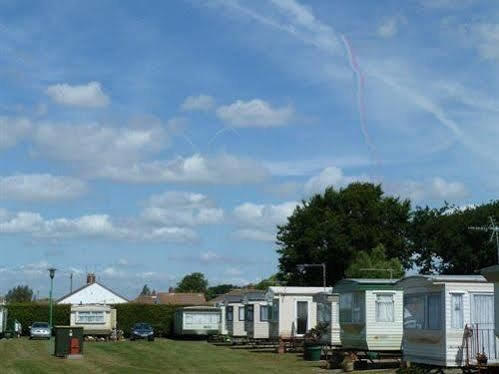 Copthorne Caravans Hotel Merston Exterior photo